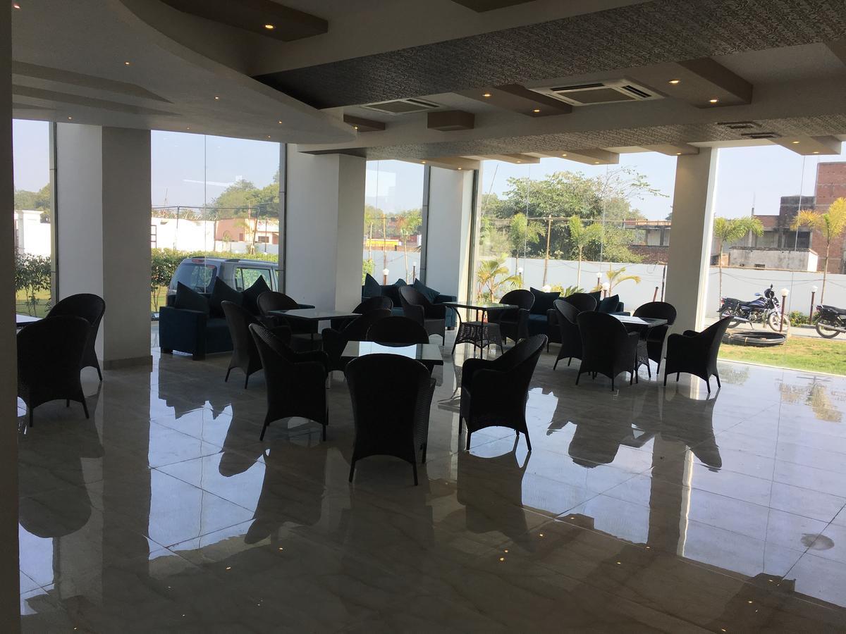 Townhouse Oak 46940 Hotel Vrindavan Sultānpur Zewnętrze zdjęcie